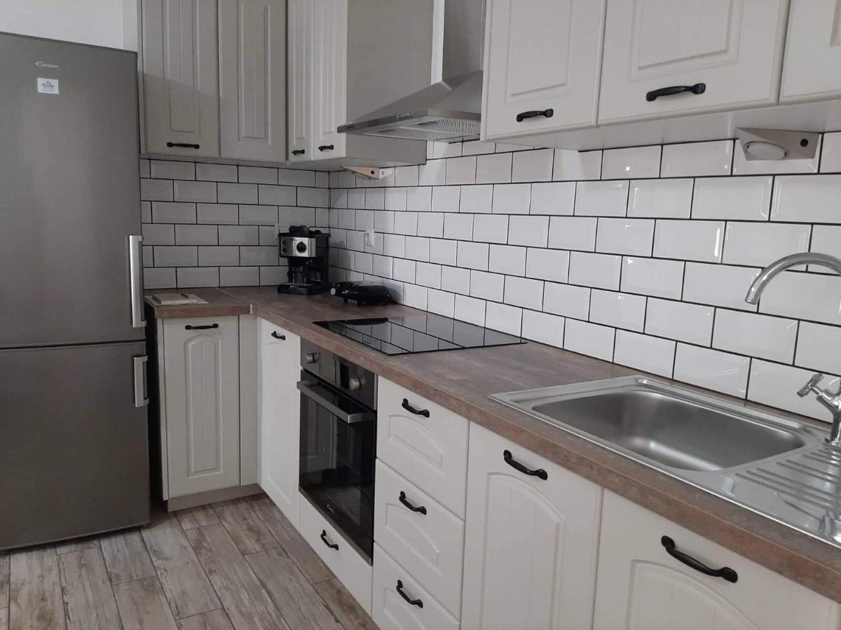 Alisachni Apartment Kini Екстериор снимка