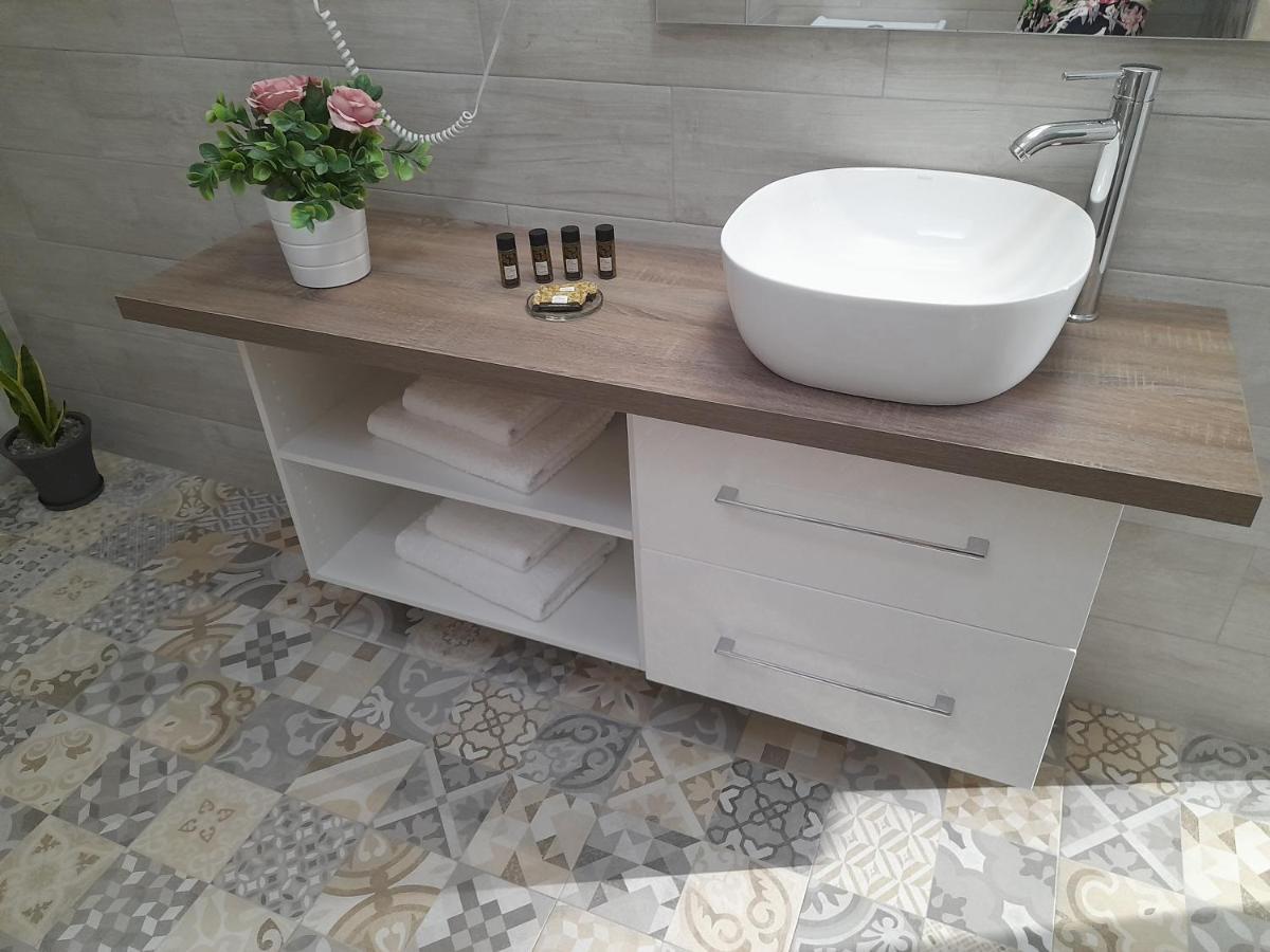 Alisachni Apartment Kini Екстериор снимка