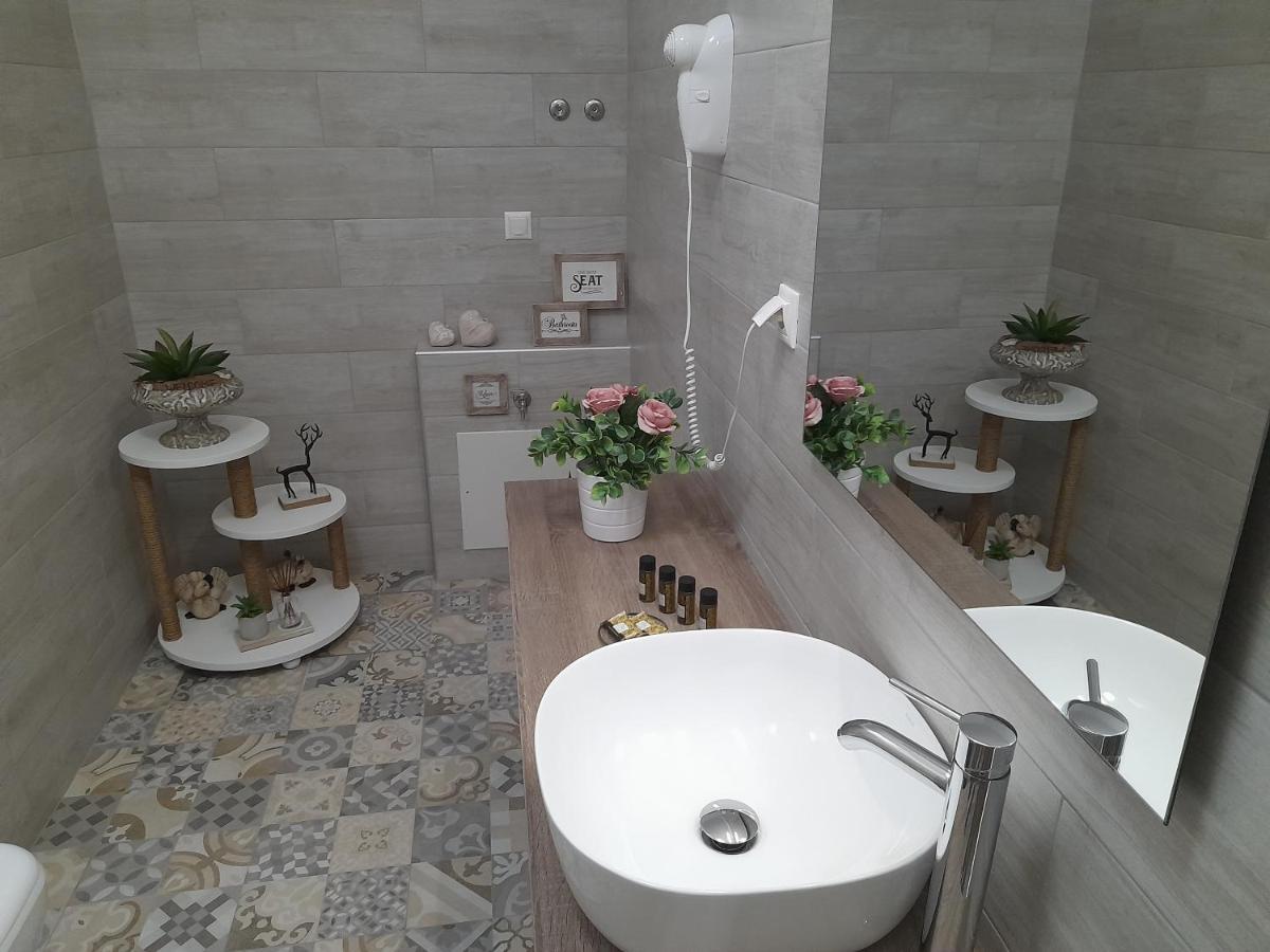 Alisachni Apartment Kini Екстериор снимка
